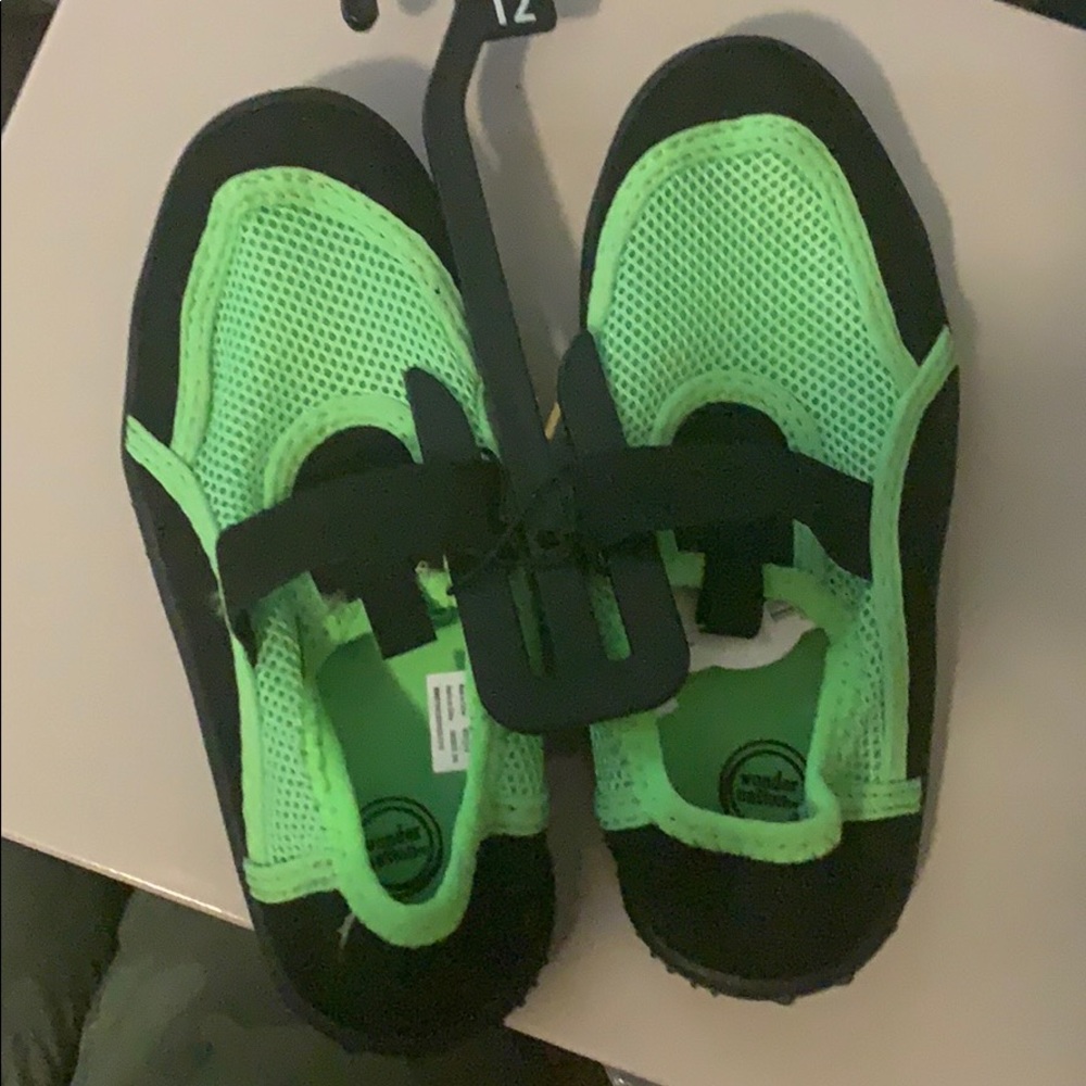 Boys 11/12 Water Shoe NWT
